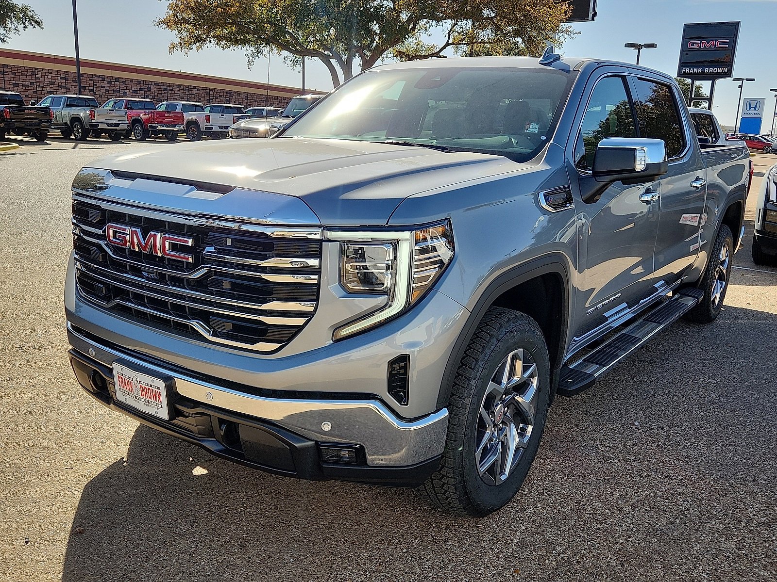 2026 GMC Sierra 1500 SLT's photo