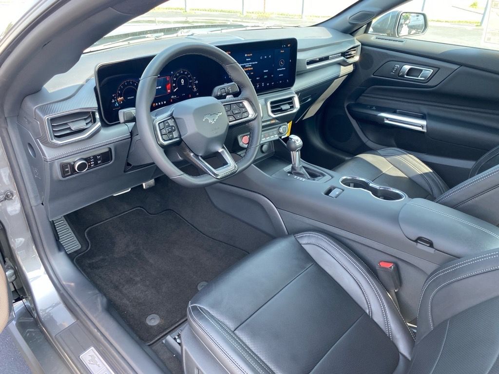 2025 Ford Mustang GT Premium photo 6