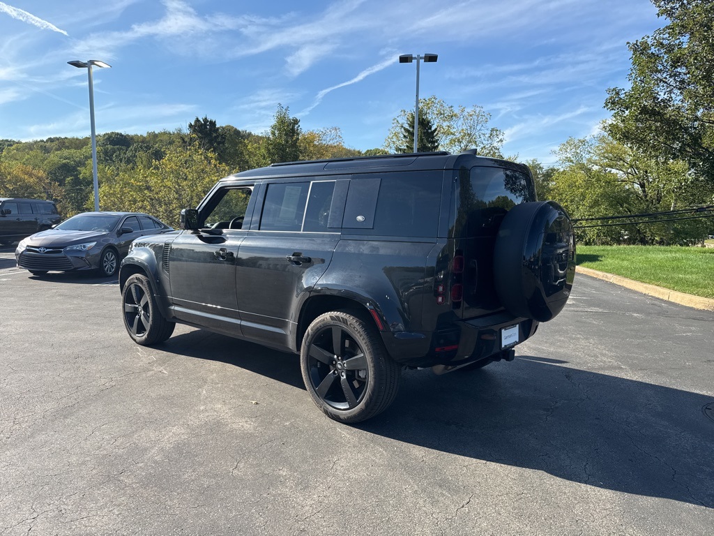 2024 Land Rover Defender 110 X-Dynamic SE photo 2