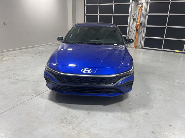 2025 Hyundai Elantra SEL Sport photo 2
