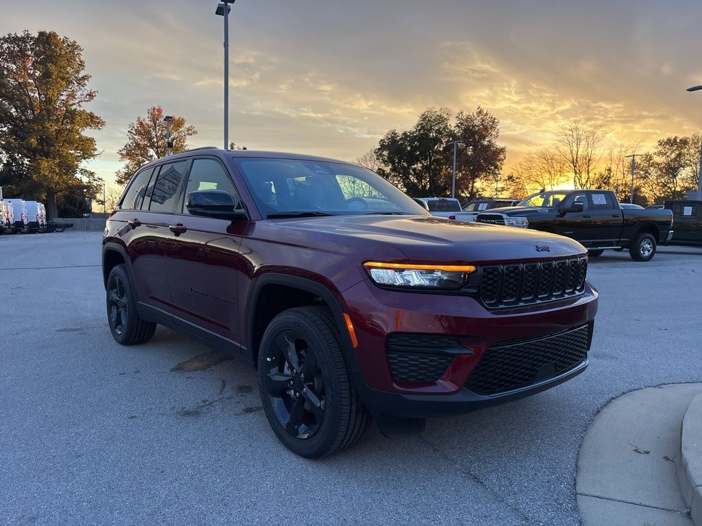 2025 Jeep Grand Cherokee Altitude's photo