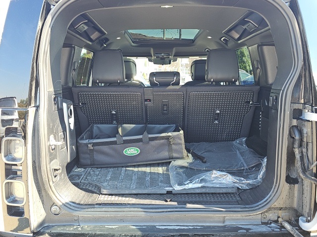 2024 Land Rover Defender 110 photo 9