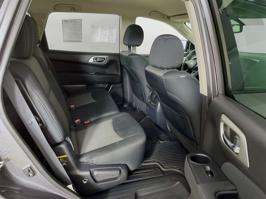 2017 Nissan Pathfinder SV photo 27