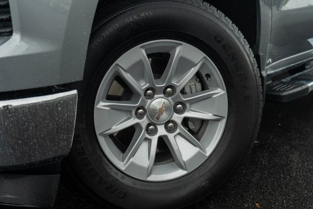 2024 Chevrolet Silverado 1500 LT photo 3