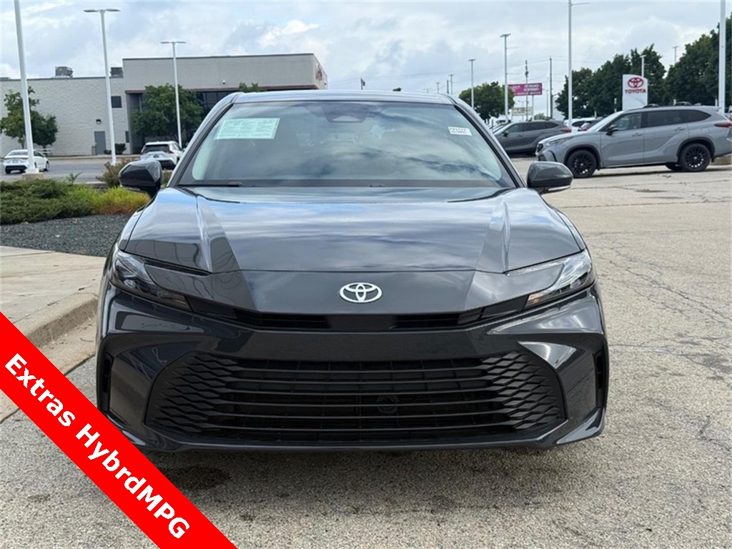 2025 Toyota Camry LE photo 7