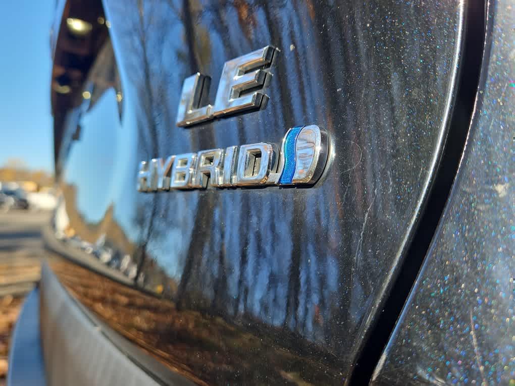 2022 Toyota RAV4 Hybrid LE photo 4