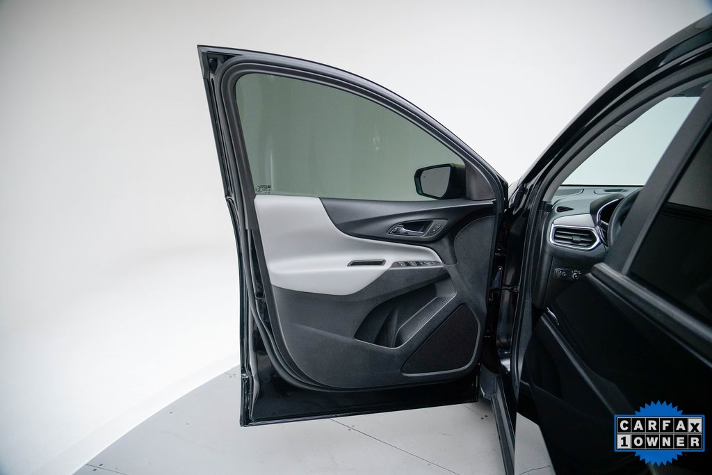 2023 Chevrolet Equinox LS photo 3