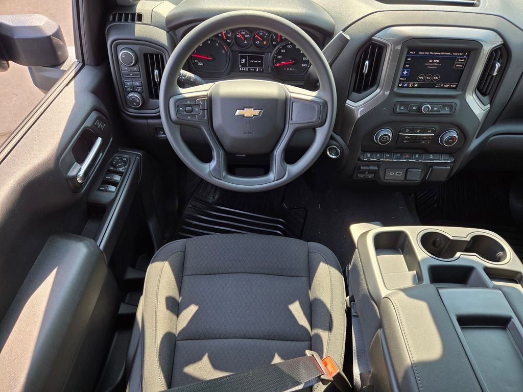 2025 Chevrolet Silverado 2500HD Custom photo 8