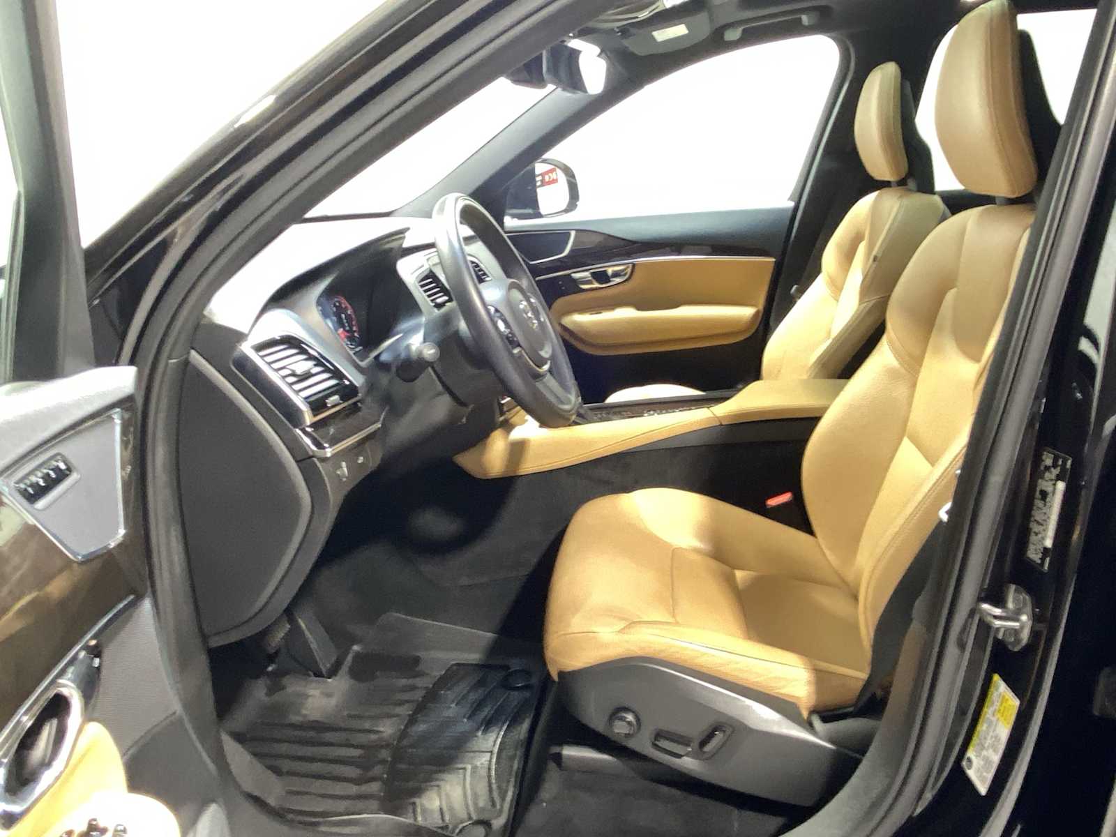 Used 2017 Volvo XC90 Momentum with VIN YV4A22PK6H1125640 for sale in Verona, NJ