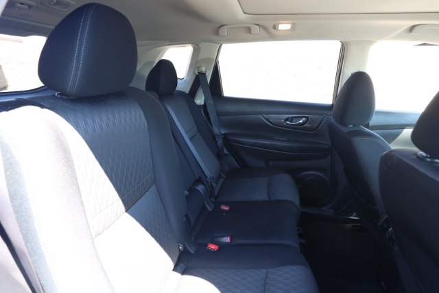2020 Nissan Rogue SV photo 17