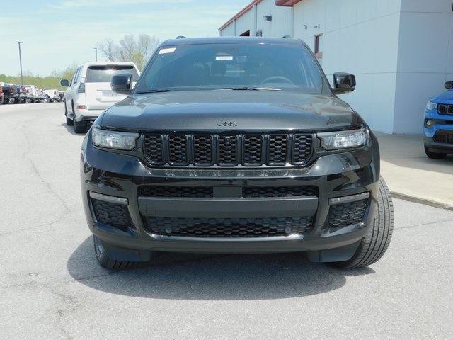 2025 Jeep Grand Cherokee Limited photo 3