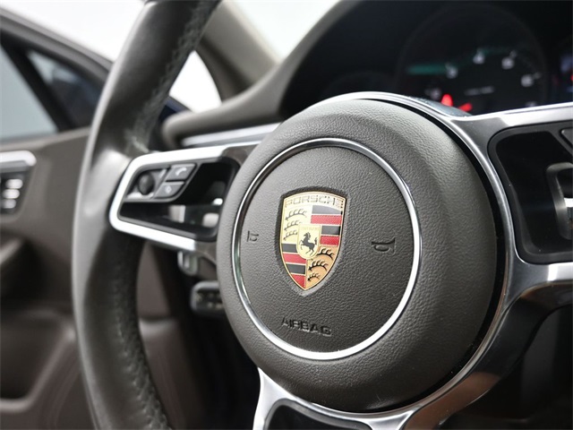 2018 Porsche Macan Base photo 17