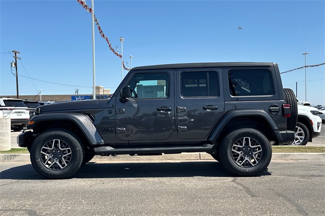 2025 Jeep Wrangler Sahara photo 6