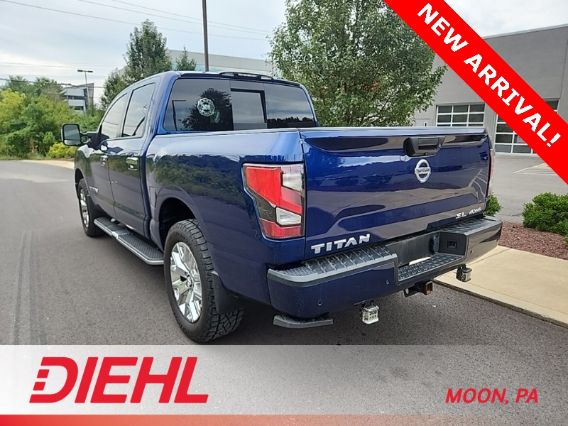 2021 Nissan Titan SL Crew Cab photo 4