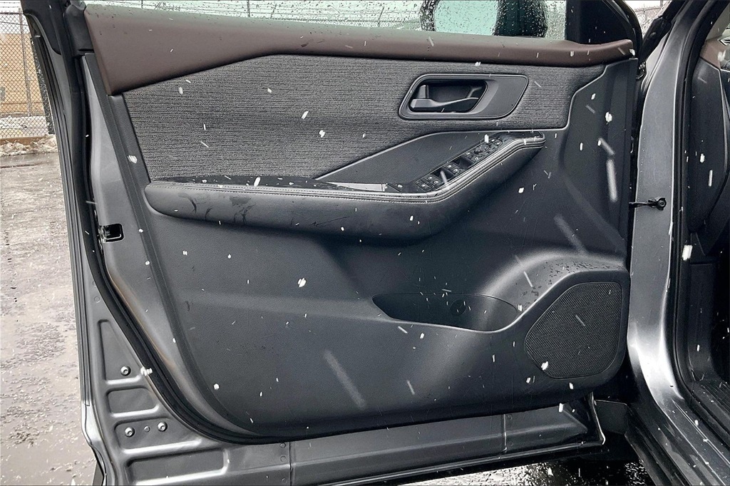 2021 NISSAN ROGUE - Image 18