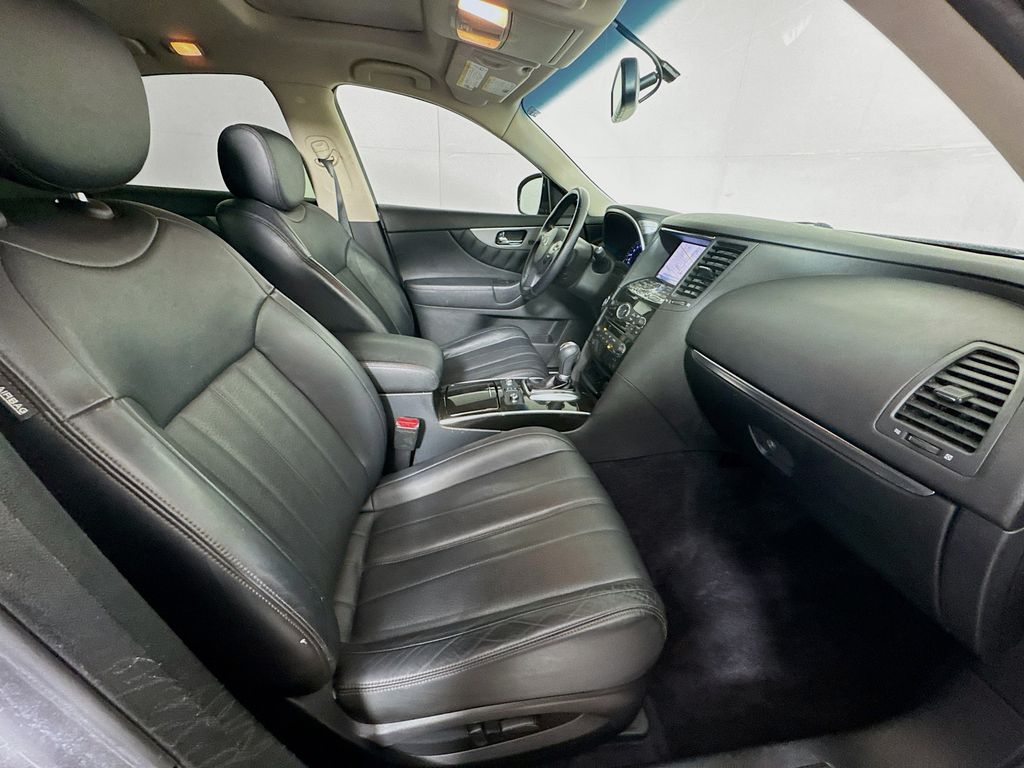 2016 Infiniti QX70 photo 32