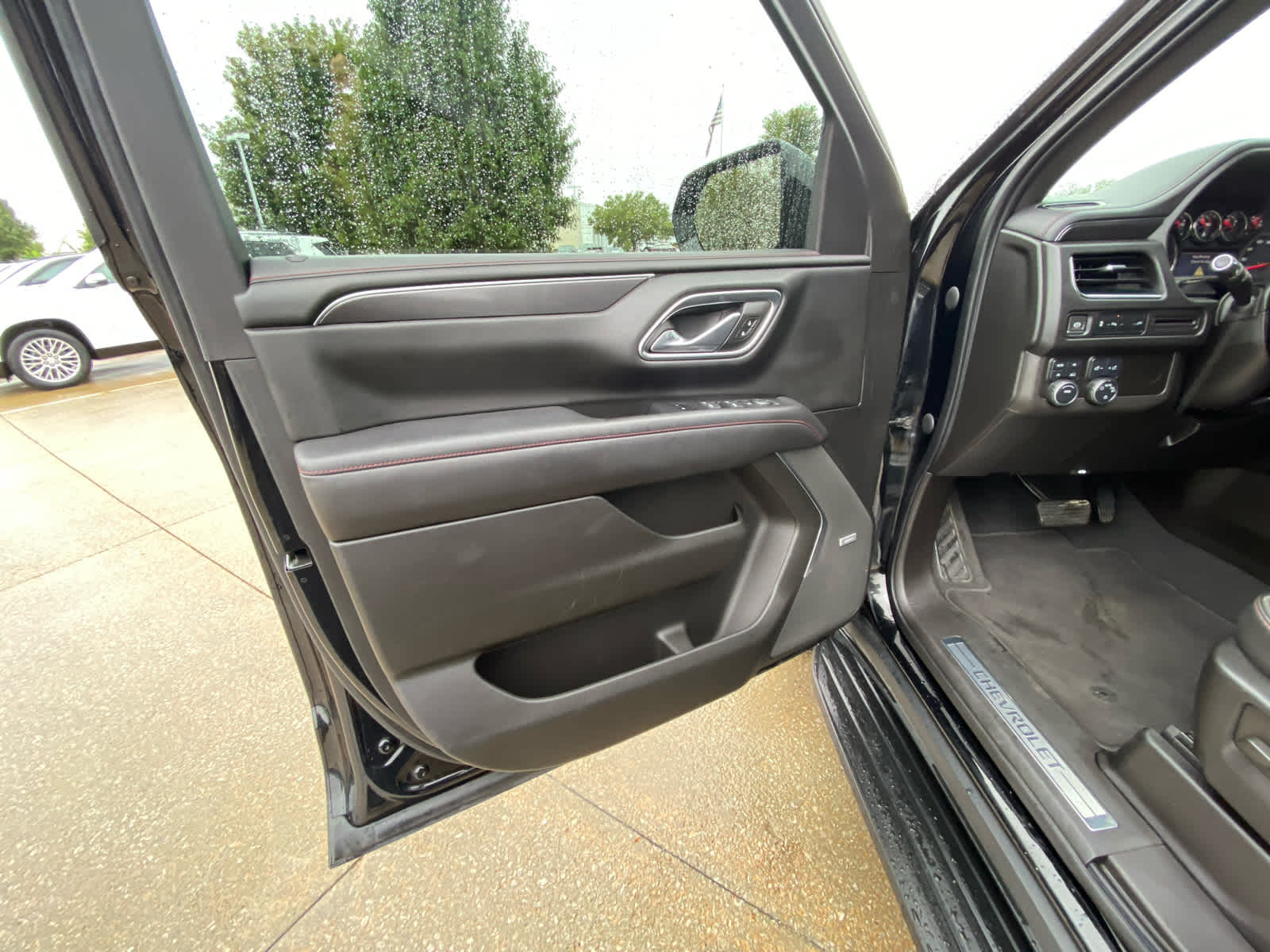 2021 Chevrolet Suburban RST photo 10