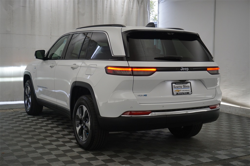 2024 Jeep Cherokee Base photo 6