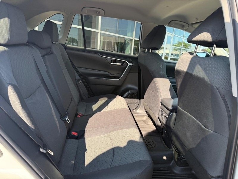 2023 Toyota RAV4 XLE photo 11