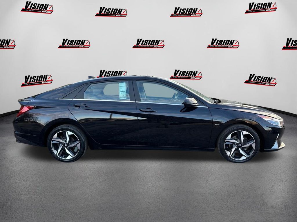 2023 Hyundai Elantra Limited photo 4