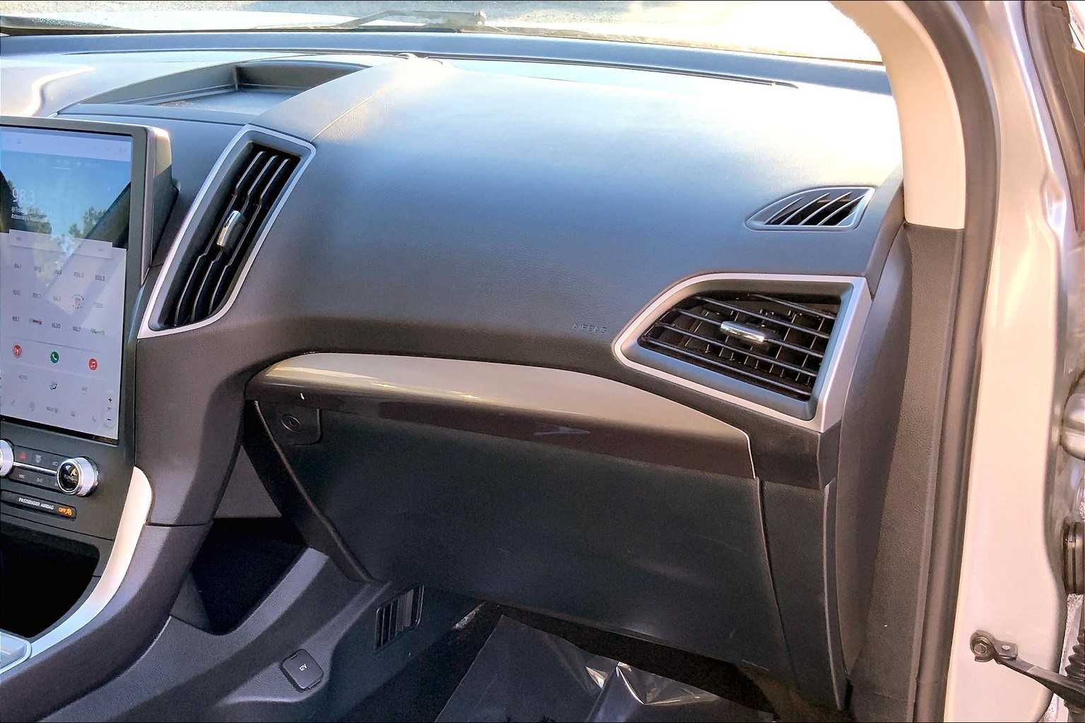 2024 Ford Edge SEL photo 17