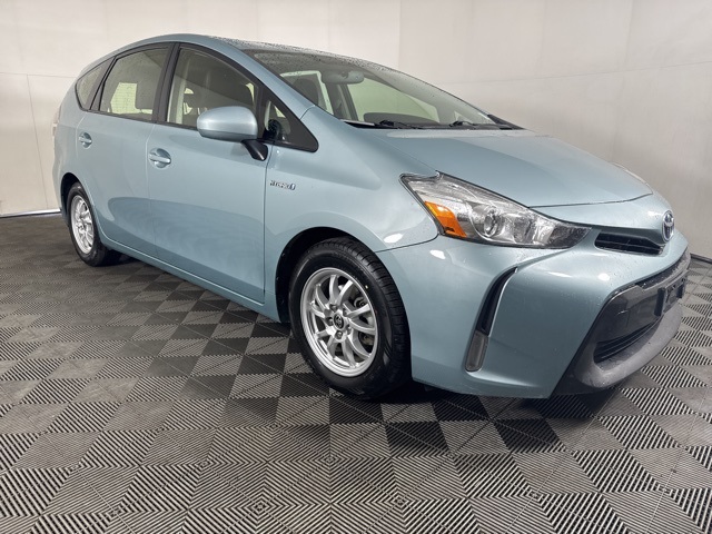2017 Toyota Prius v Five