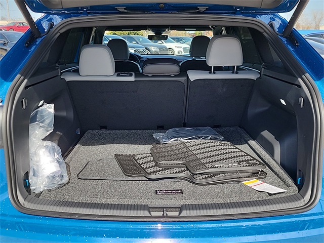 2025 Volkswagen Atlas Cross Sport SEL R-Line photo 4