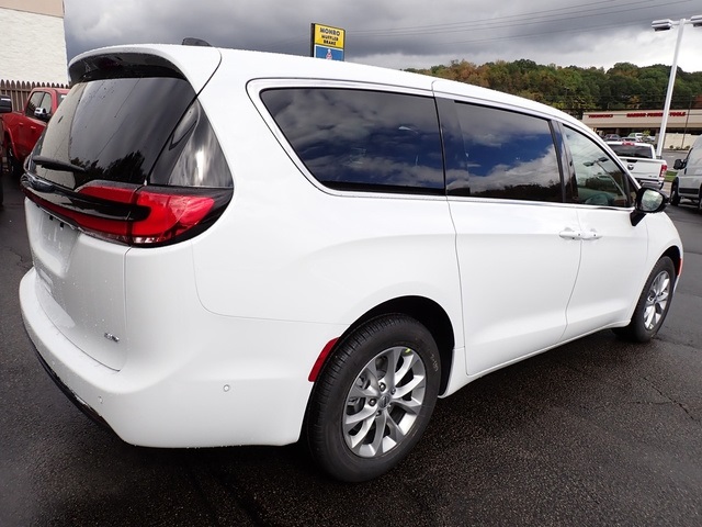 2025 Chrysler Pacifica photo 6