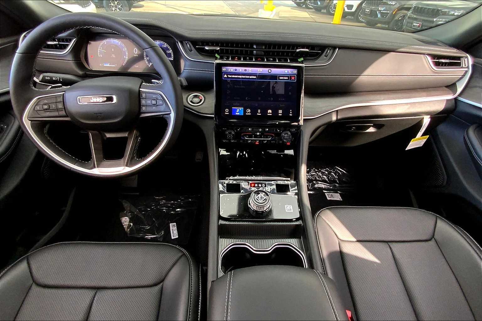 2025 Jeep Grand Cherokee Limited photo 2