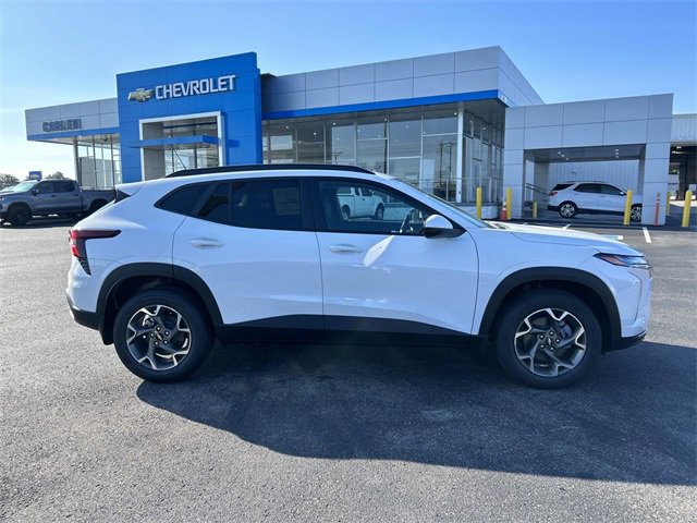 2026 Chevrolet Trax LT photo 2