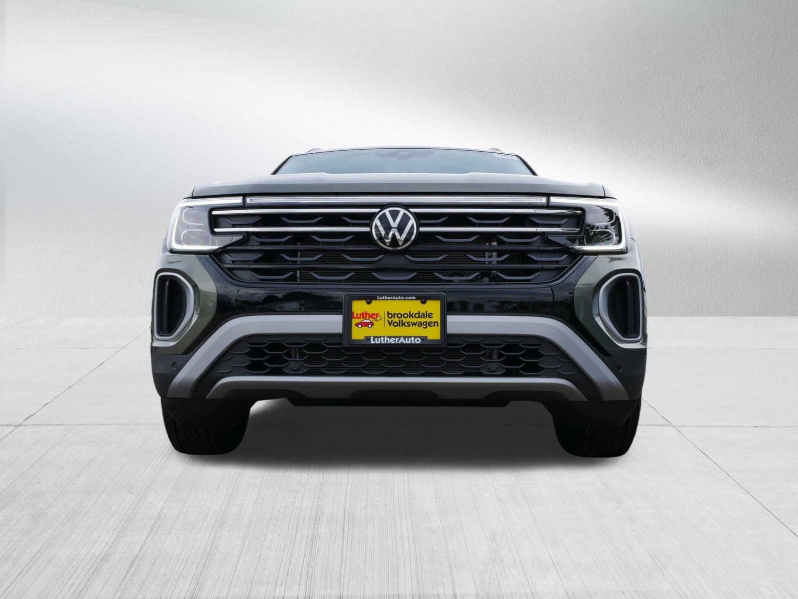 2025 Volkswagen Atlas Peak Edition SE photo 2