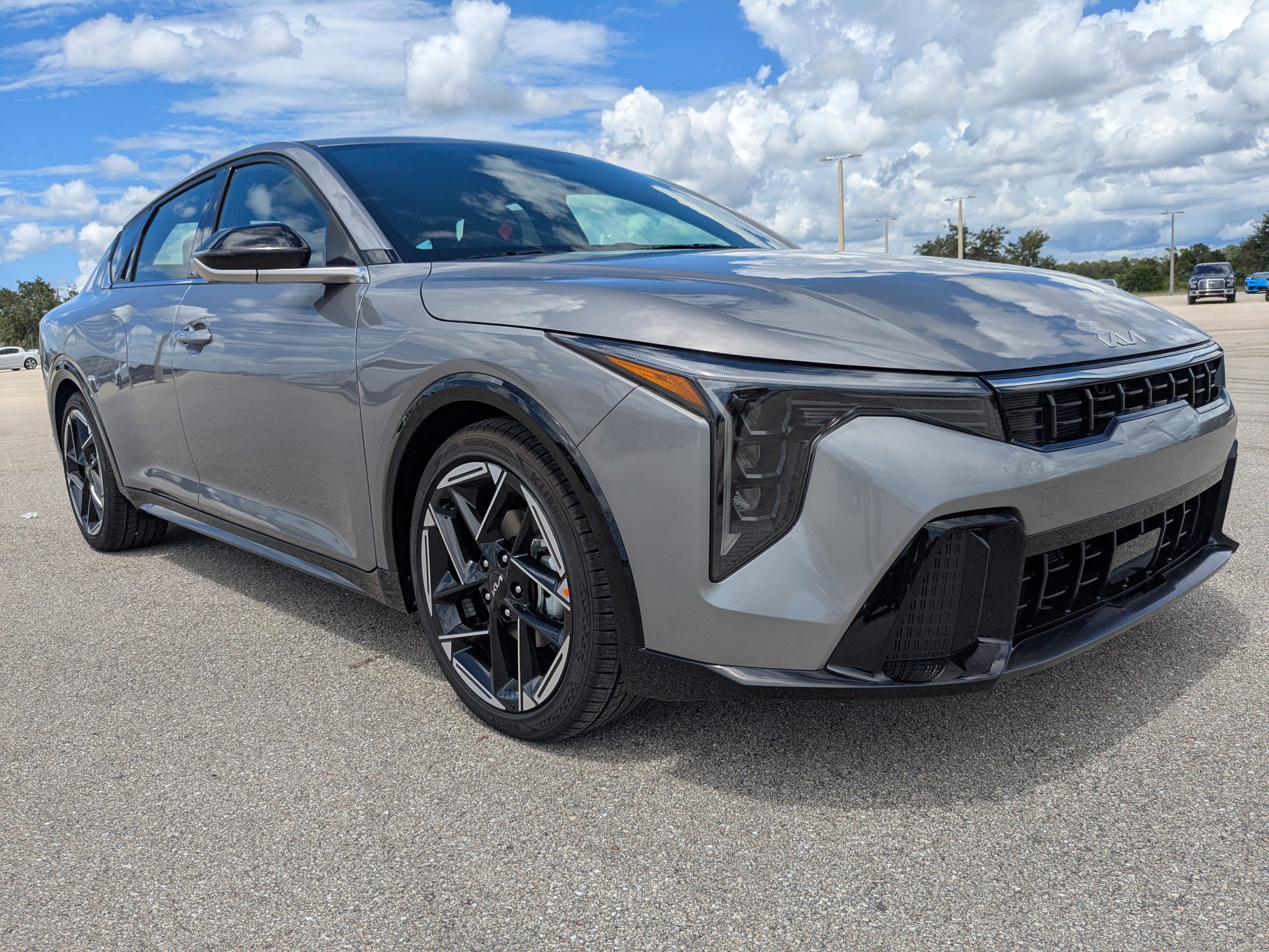 2025 Kia K4 GT-Line photo 2