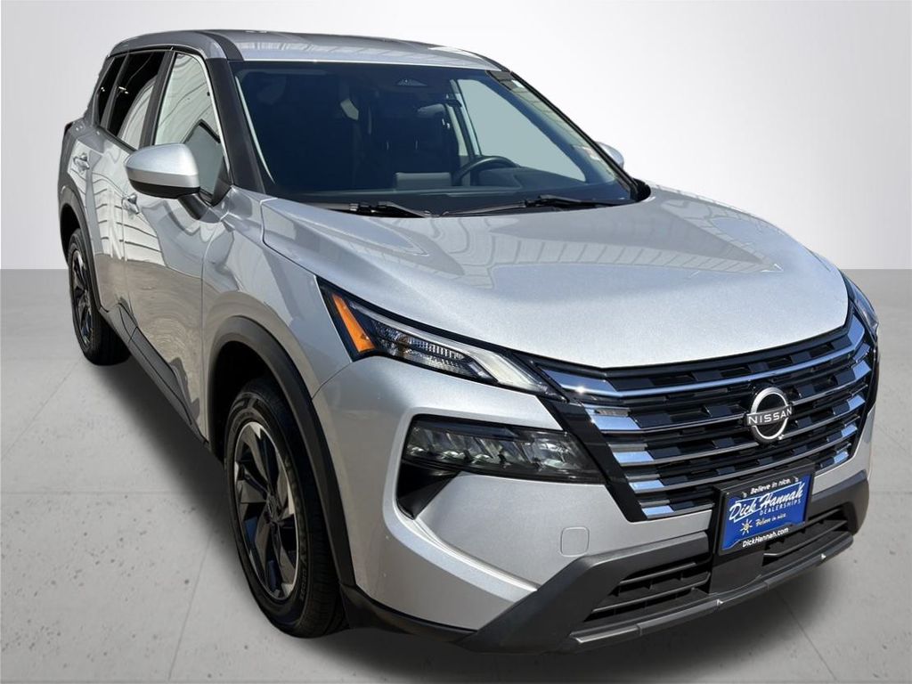 2024 Nissan Rogue SV photo 3