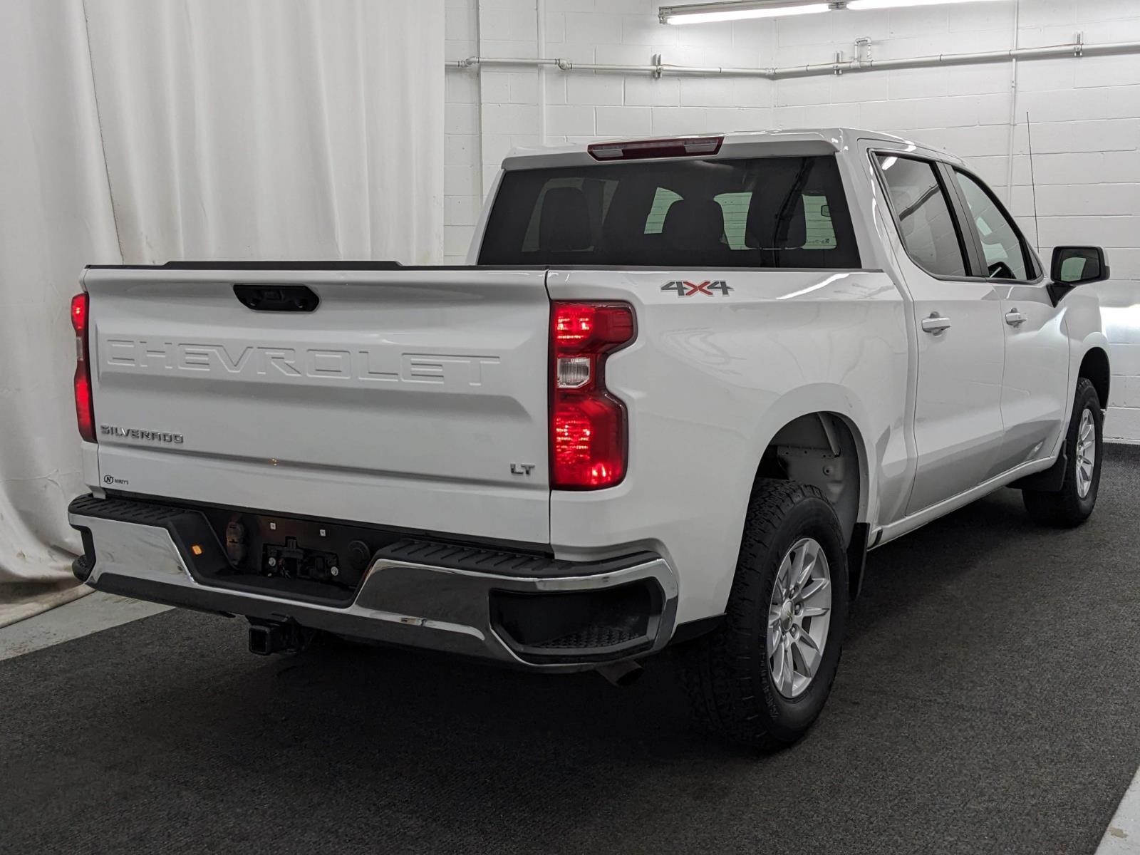 2023 Chevrolet Silverado 1500 photo 2
