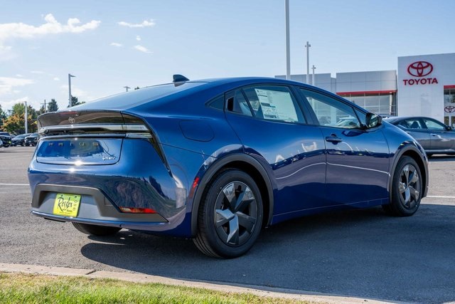 2026 Toyota Prius Plug-in Hybrid SE photo 8