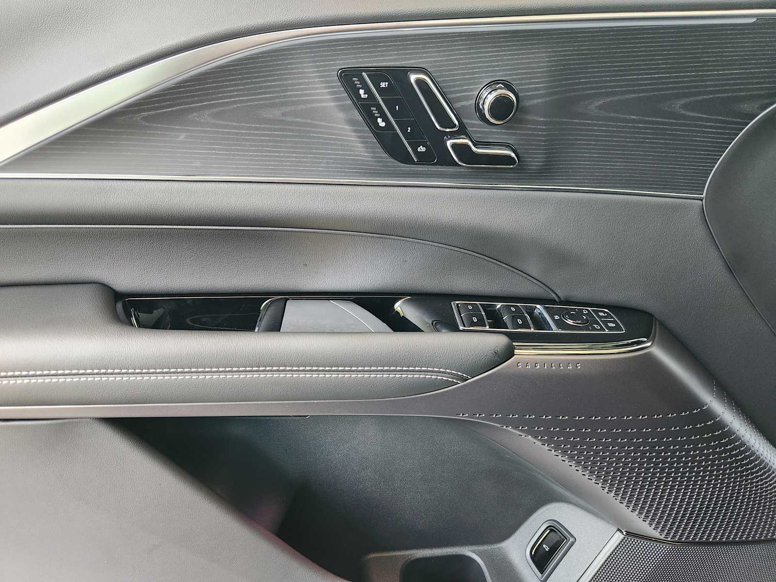 2025 Cadillac Lyriq Luxury photo 16
