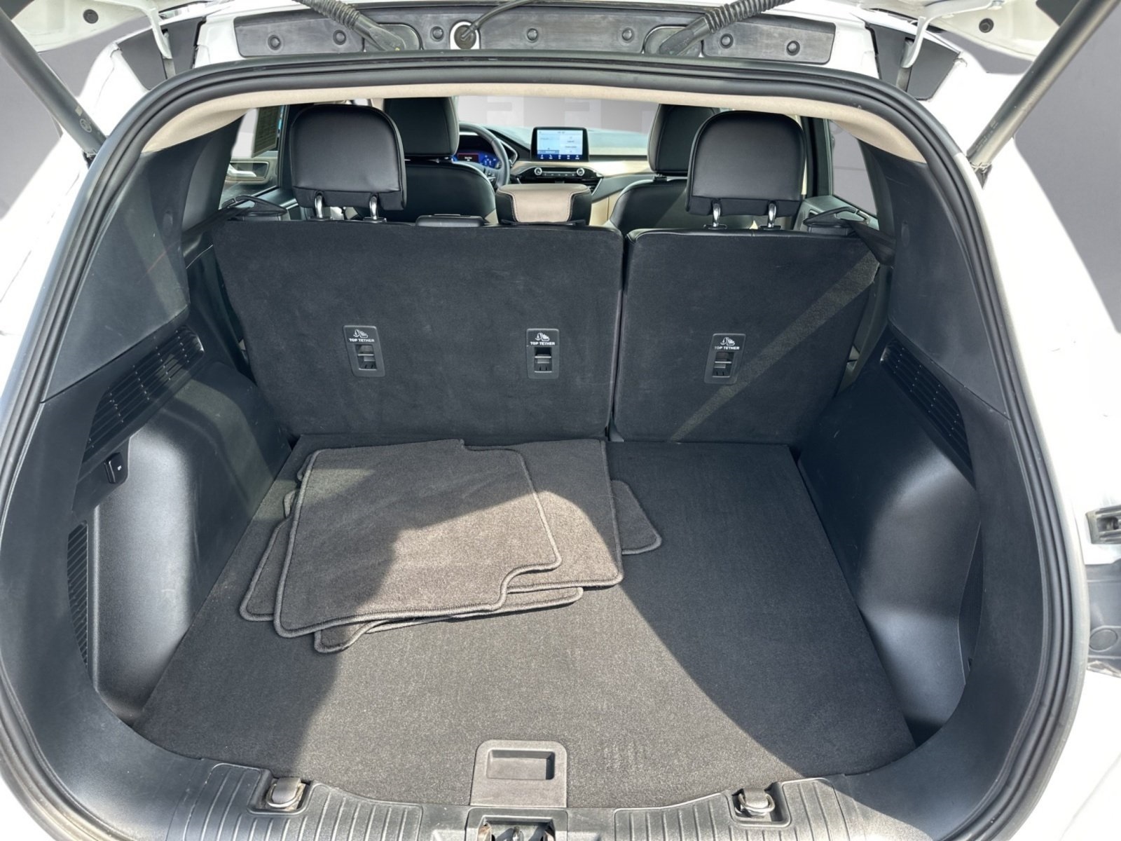 2020 Ford Escape Titanium Hybrid photo 21