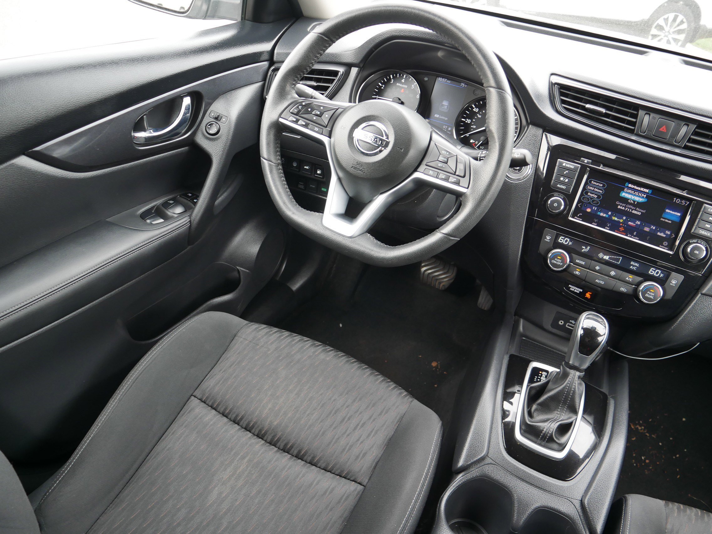 2019 Nissan Rogue SV photo 9