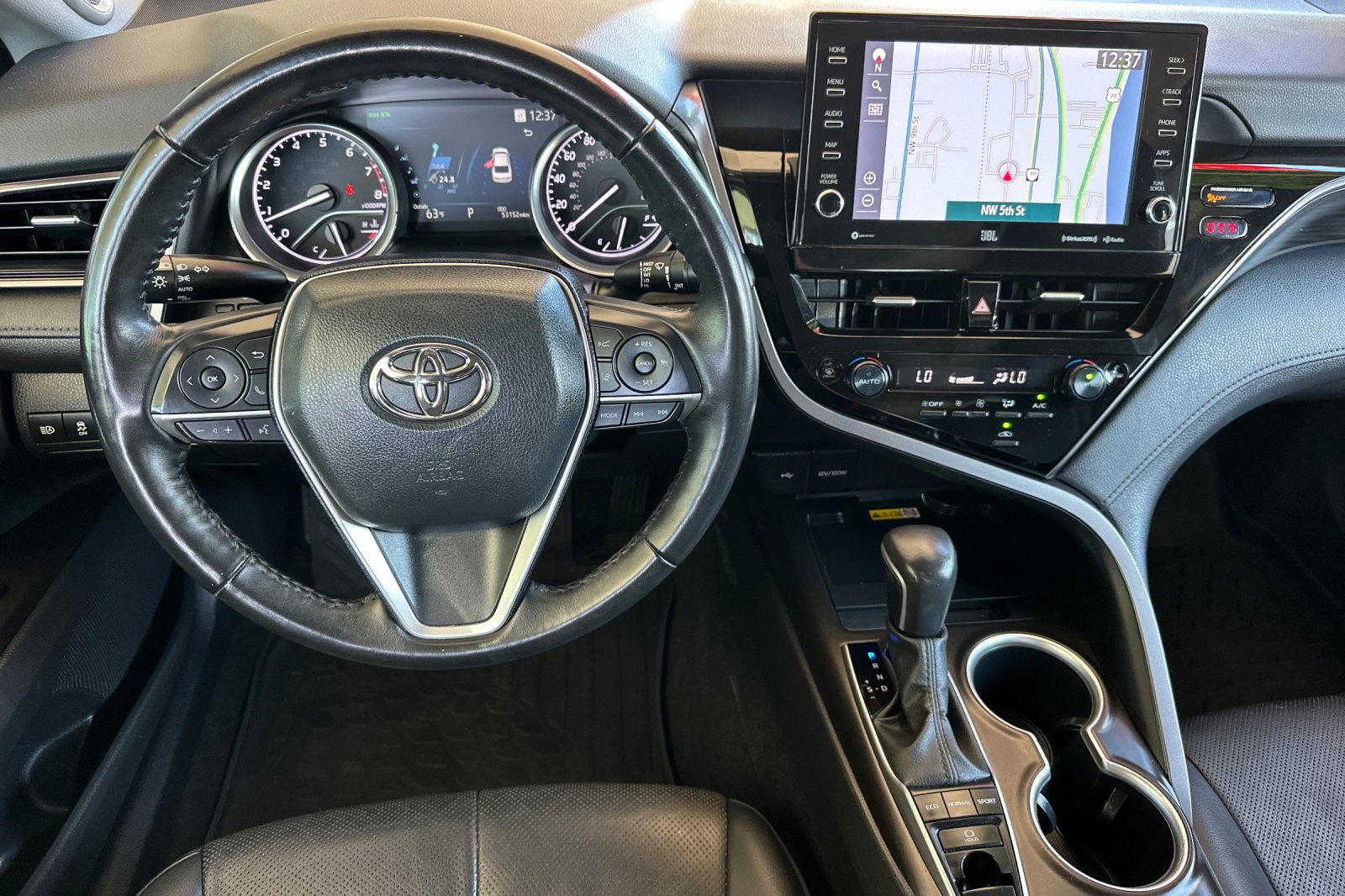 2023 Toyota Camry XLE photo 13