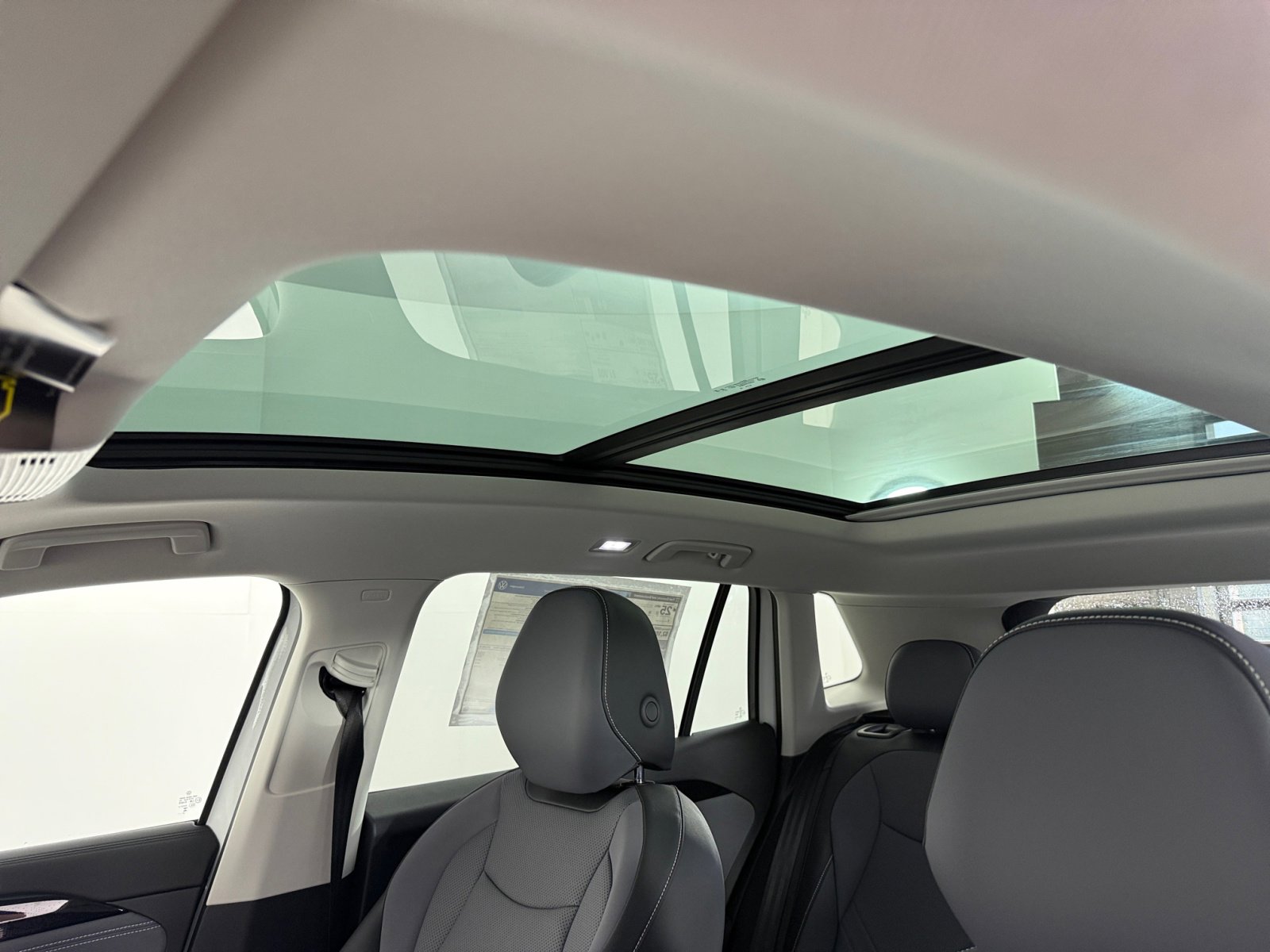 2025 Volkswagen Tiguan SE photo 4