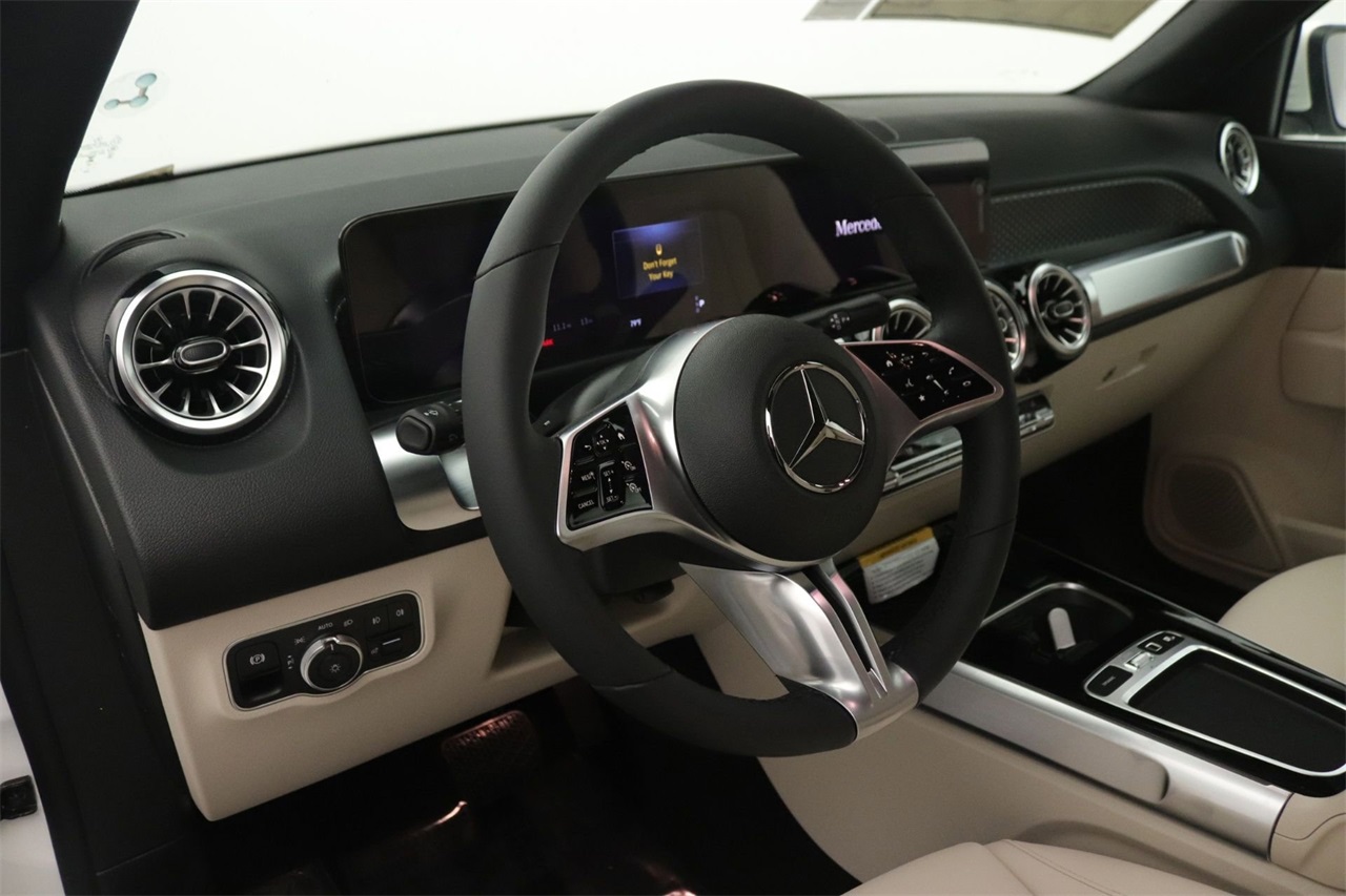 2025 Mercedes Benz GLB 250 photo 4