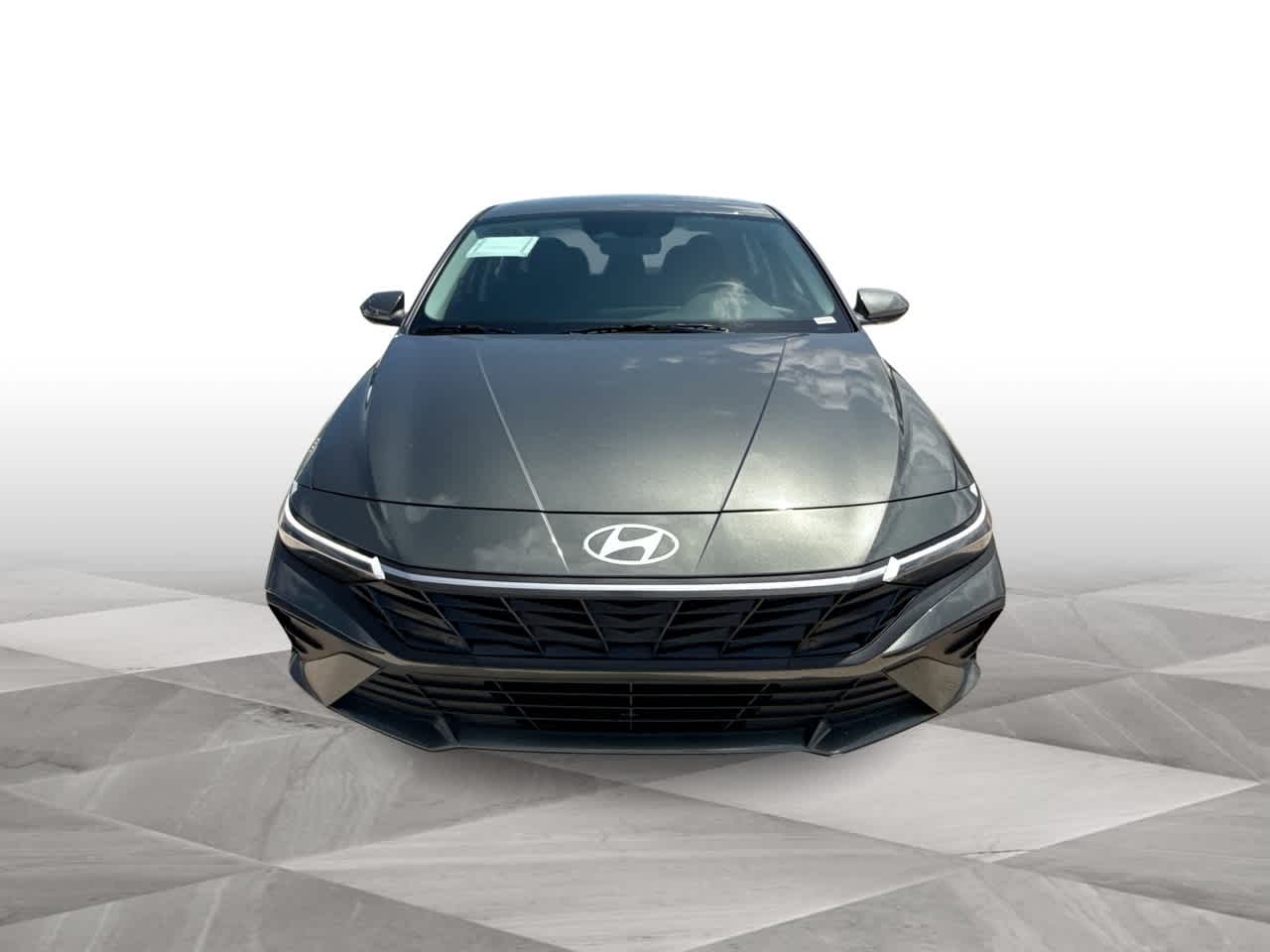 2025 Hyundai Elantra SE photo 3