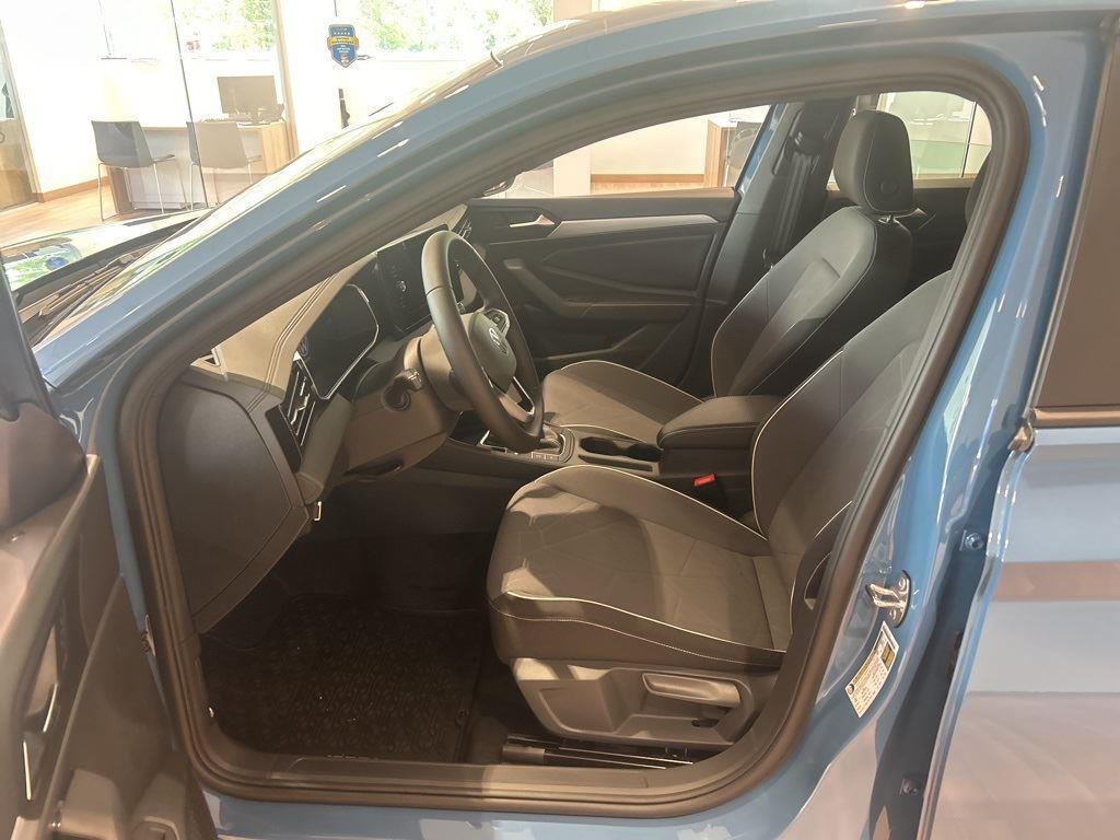 2025 Volkswagen Jetta 1.5T Sport photo 7