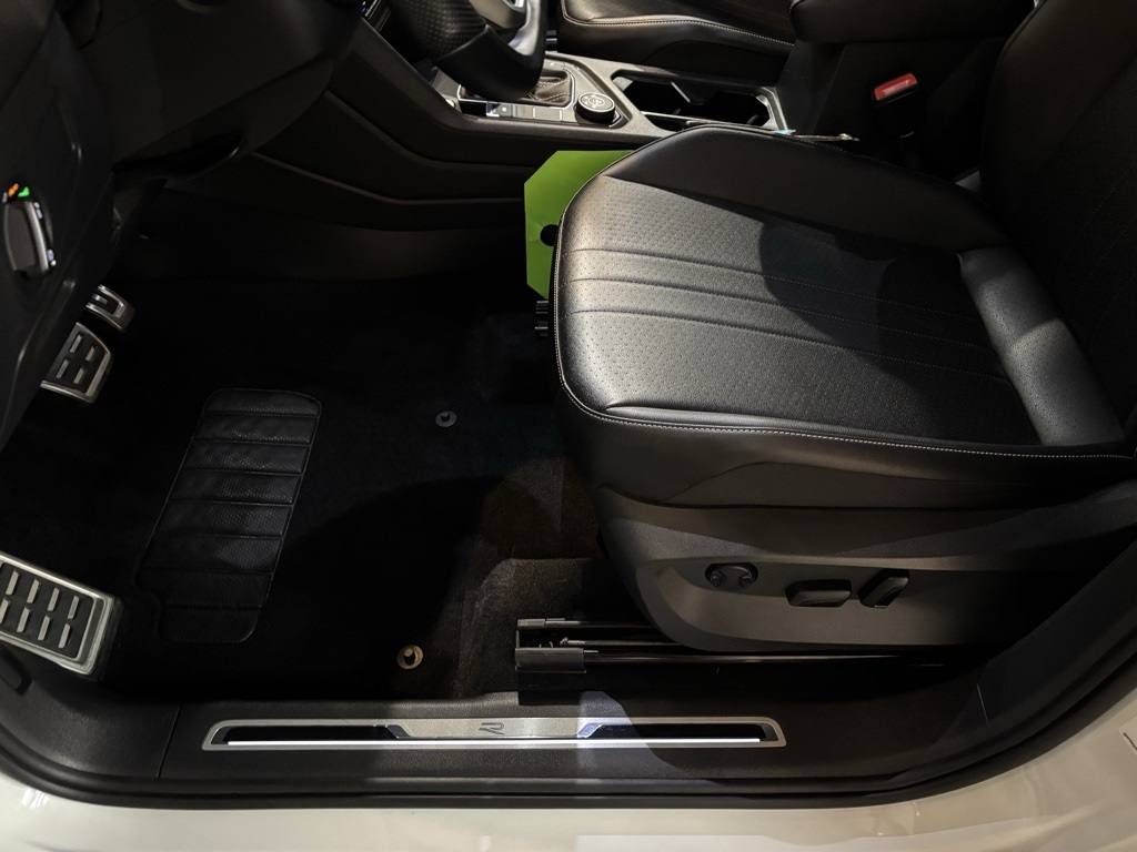 2022 Volkswagen Tiguan SE R-Line Black photo 15