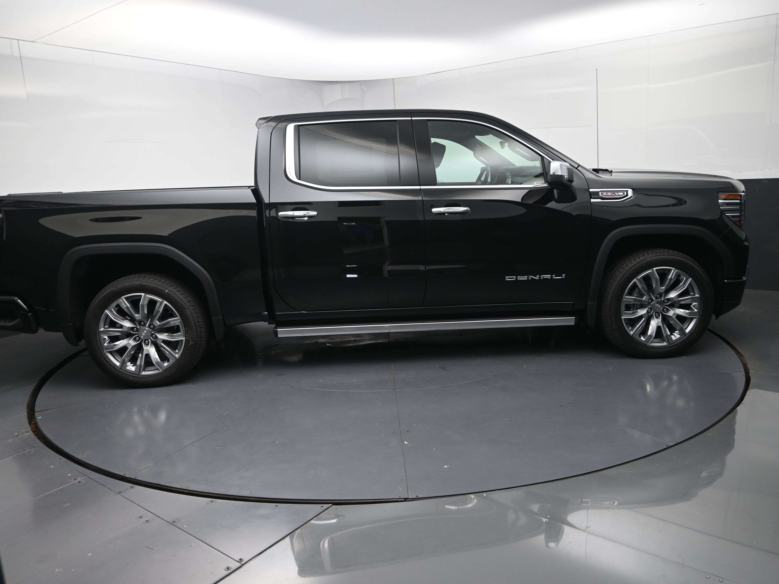 2026 Gmc Sierra Denali photo 2
