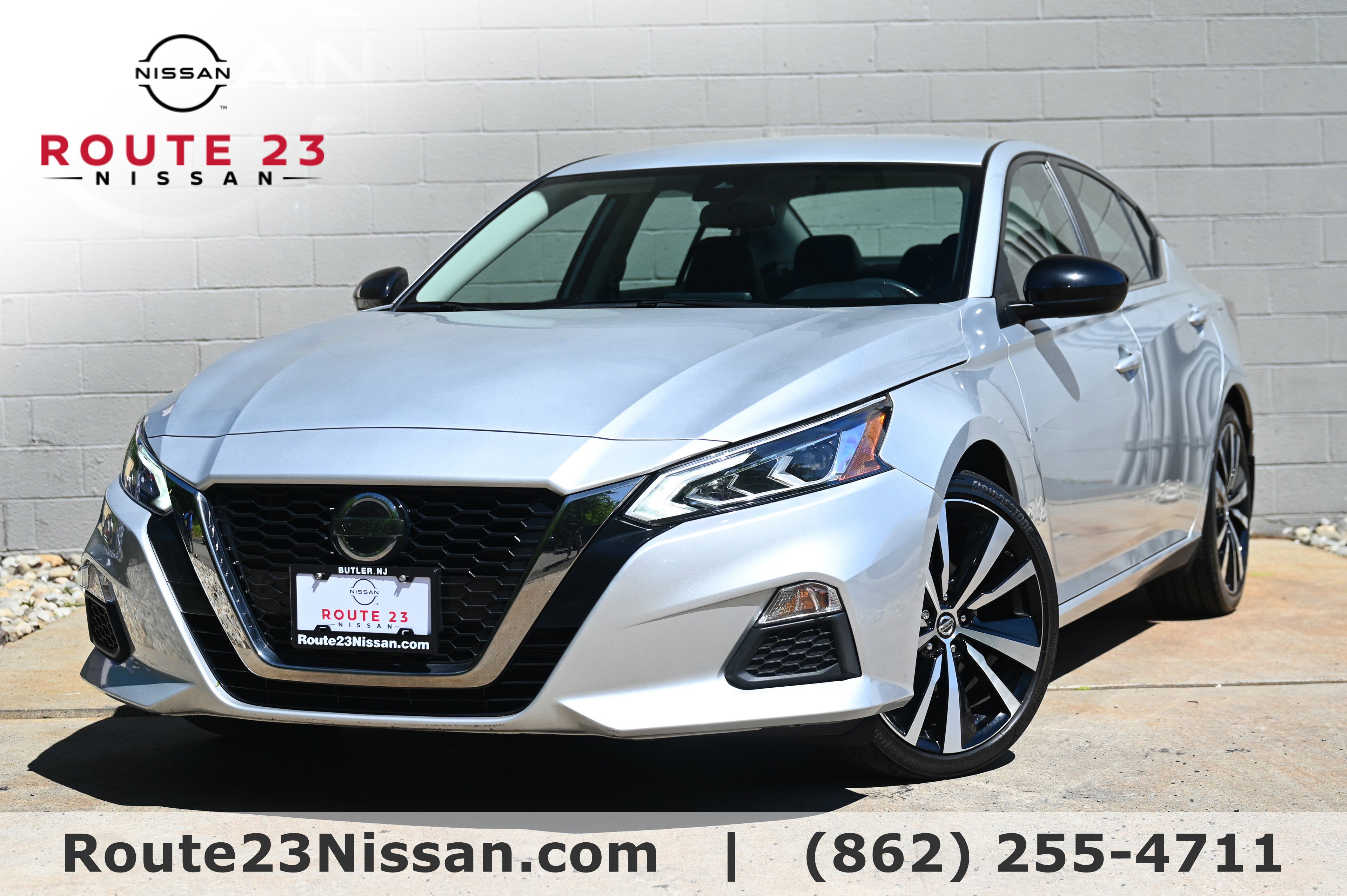 2022 Nissan Altima SR's photo