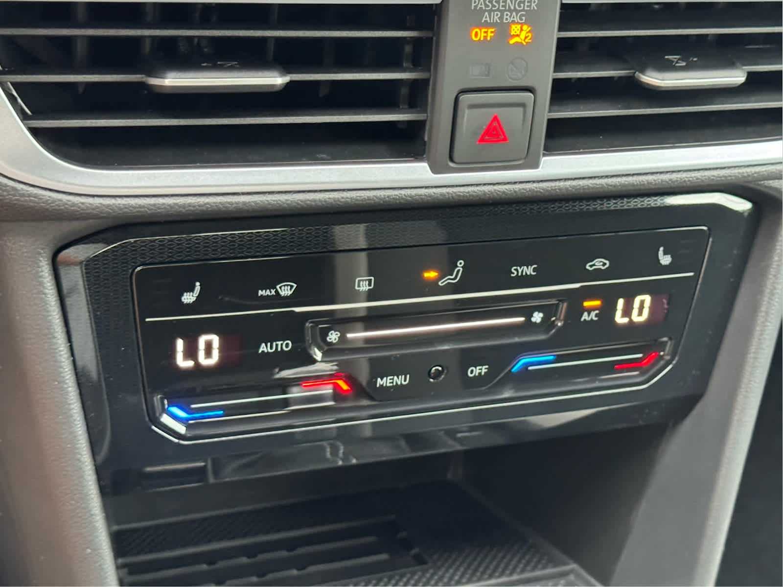 2025 Volkswagen Taos SE photo 16