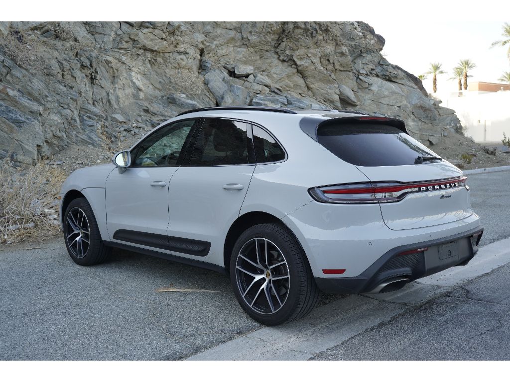 2022 Porsche Macan Base photo 7