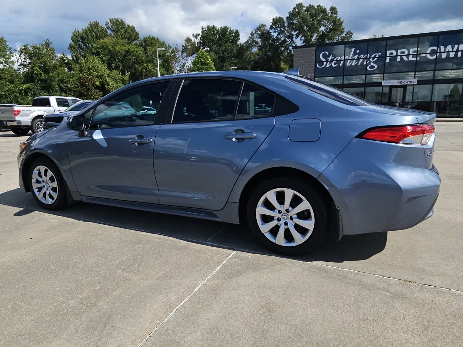 2020 Toyota Corolla LE photo 2