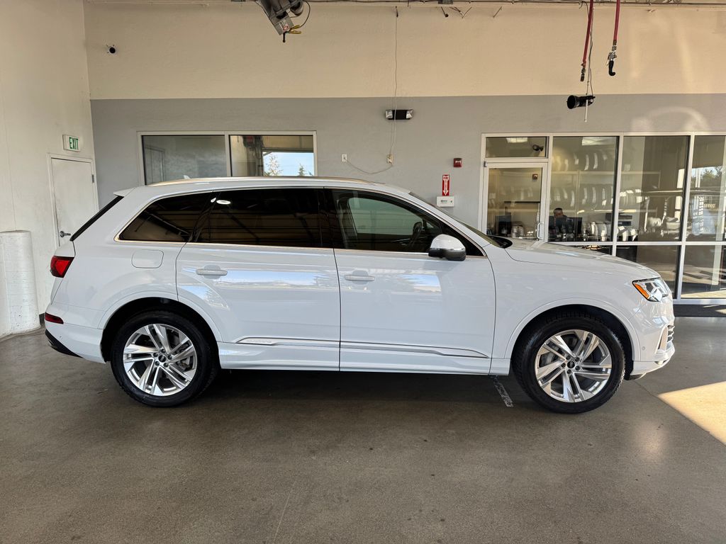 2022 Audi Q7 55 Premium Plus photo 4